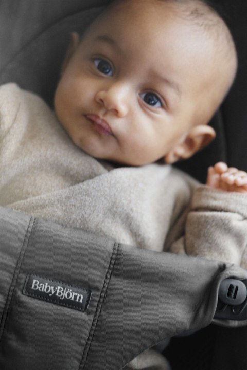 BABYBJORN - leżaczek BALANCE SOFT WOVEN/JERSEY Tri Fabric, Ciemny Szary + zabawka do leżaczka - Googly Eyes