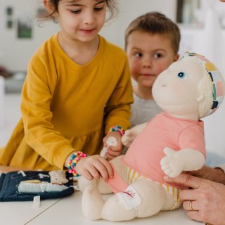 Anatomiczna lalka dla dzieci sensoryczna edukacyjna Esme Baby Rubens Barn