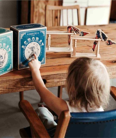 Wooden Story Drewniana Zabawka Akrobata Dziewczynka