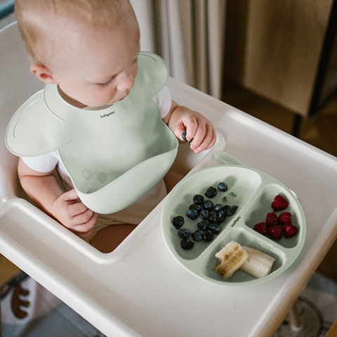Babyono Silikonowy śliniak z regulowanym zapięciem mięta