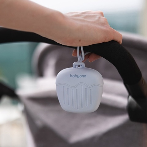 Babyono Silikonowy pojemnik na smoczek niebieski