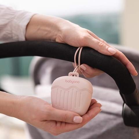Babyono Silikonowy pojemnik na smoczek różowy