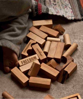Wooden Story Drewniane Klocki Peace & Love w Skrzynce - 29 elementów