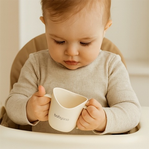 Babyono Ergonomiczny kubek treningowy Flow beżowy