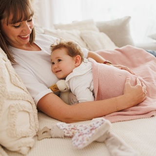 Babyono Kocyk bawełniany z flanelowym podszyciem różowy