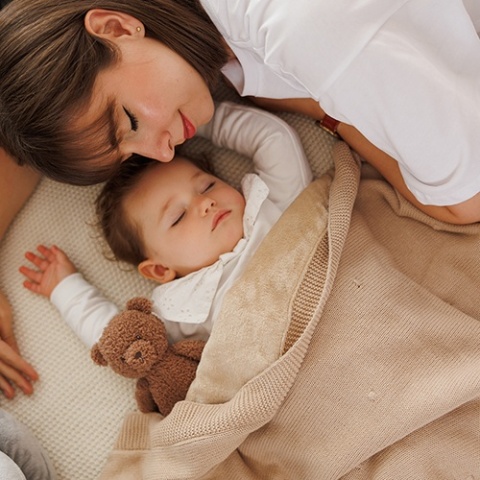 Babyono Kocyk bawełniany z flanelowym podszyciem jasny beż