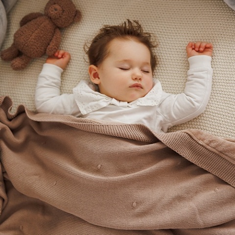 Babyono Kocyk bawełniany z flanelowym podszyciem ciemny beż