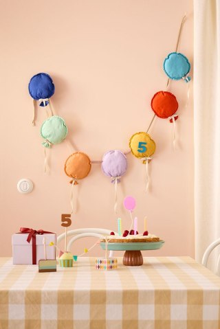 Kid's Concept - urodzinowa girlanda z balonów