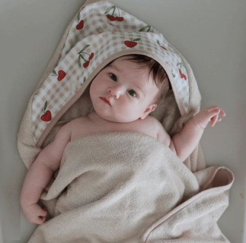 Albero Mio Ręcznik bambusowy z kapturkiem Baby Wisienkowa zabawa