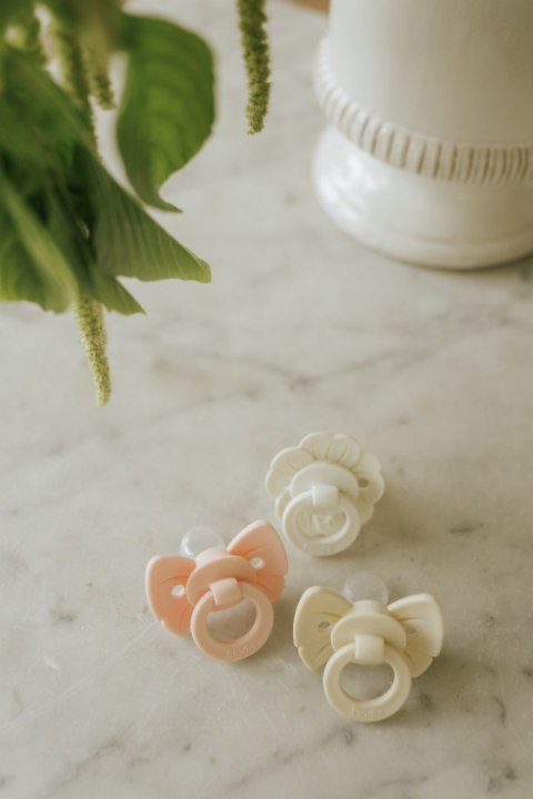 ELODIE DETAILS - smoczek silikonowy Binky Bow 0-6 m, misty pink