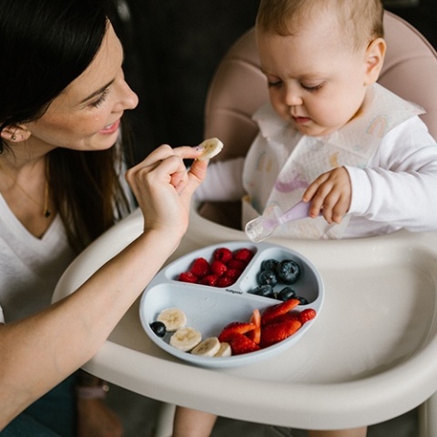 Silikonowy talerzyk z przyssawką niebieski Babyono