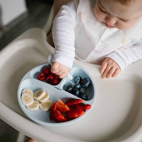 Silikonowy talerzyk z przyssawką niebieski Babyono