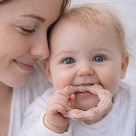 Gryzak silikonowy Babyono Ring beżowy