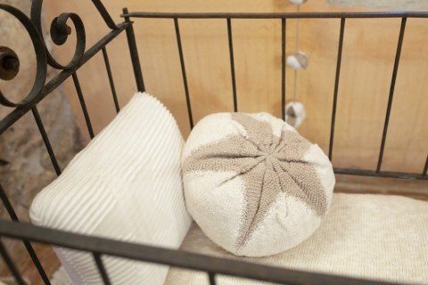 Lorena Canals Poduszka, Knitted cushion Cotton Boll