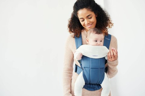 BABYBJORN - śliniaczek do nosidełka BABYBJORN MINI/MOVE, biały