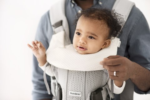 BABYBJORN - śliniaczek do nosidełka ergonomicznego BABYBJORN One, biały