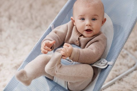 BABYBJORN - leżaczek BALANCE SOFT MESH - Niebieski/Biały